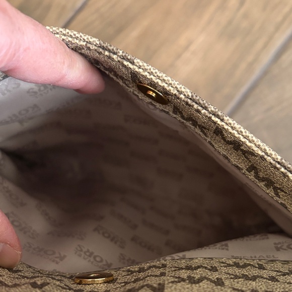 Michael Kors Monogram Cream and Brown Crossbody/Messenger Bag - Picture 8 of 12